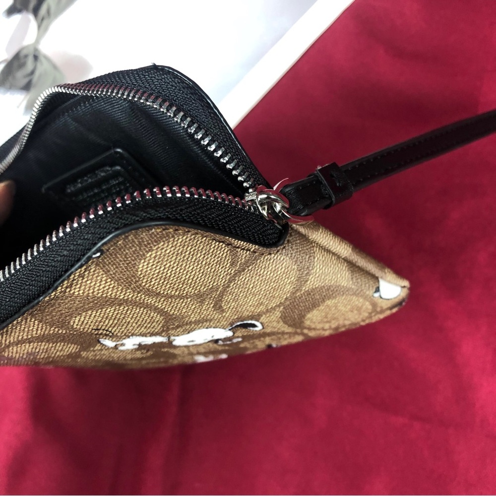 Coach X Peanuts Corner Zip Wristlet Wallet | Snoopy & Woodstock - Picture 6 of 7